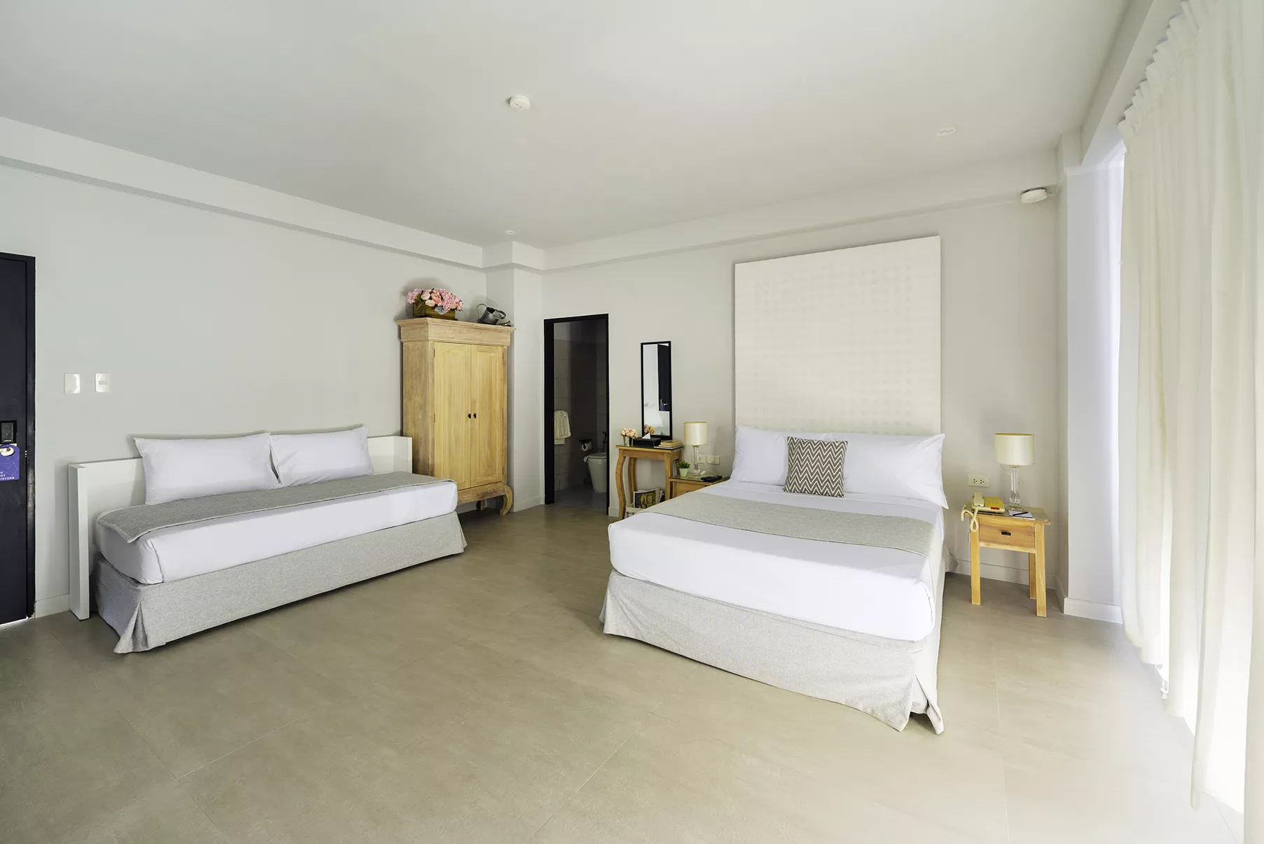 JUNIOR SUITE